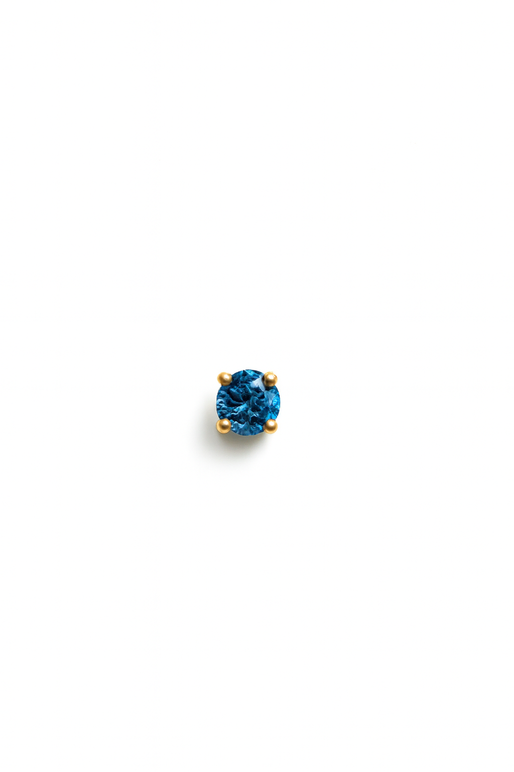 Titanium Sapphire stud 2.5mm